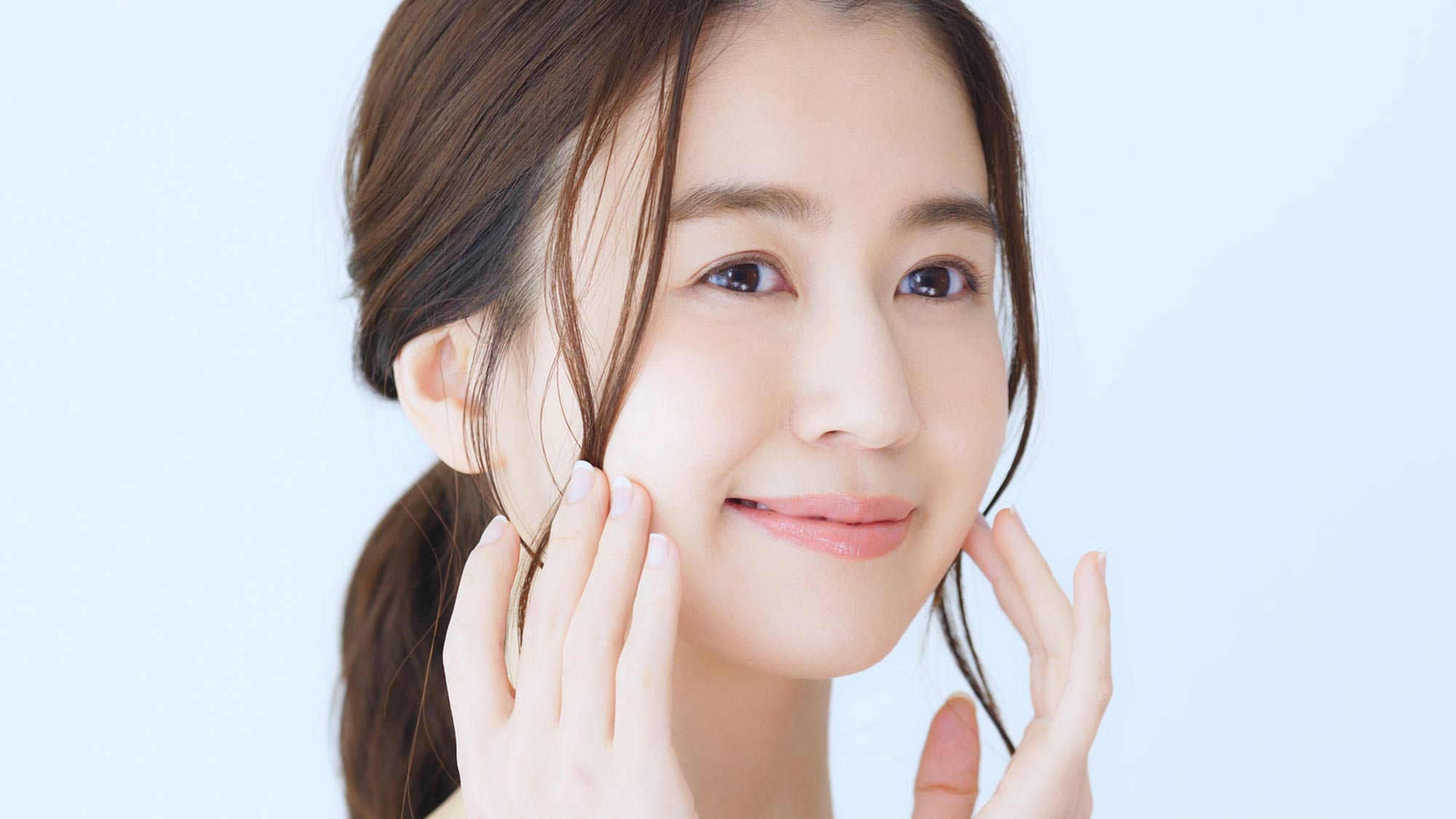 頬骨が出ている原因とは？根本的に改善する治療法やセルフケアを紹介